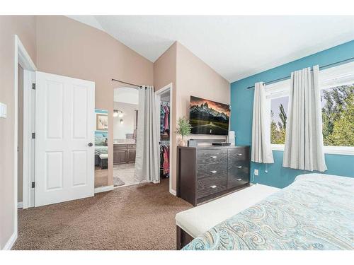 436 Silkstone Crescent West, Lethbridge, AB - Indoor Photo Showing Bedroom