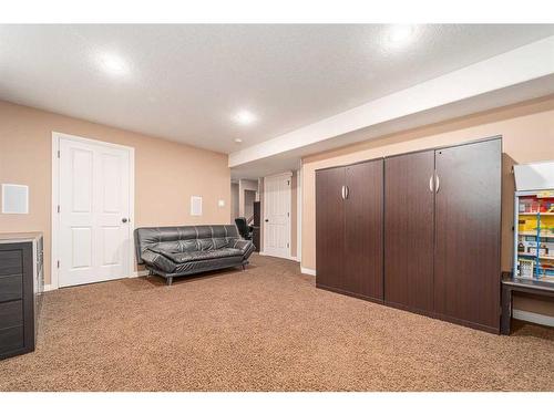 436 Silkstone Crescent West, Lethbridge, AB - Indoor