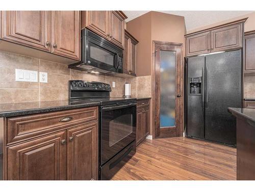 436 Silkstone Crescent West, Lethbridge, AB - Indoor Photo Showing Kitchen