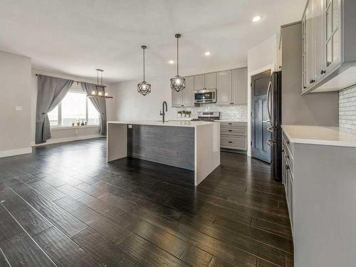 4721 7 Street, Coalhurst, AB - Indoor Photo Showing Kitchen With Upgraded Kitchen