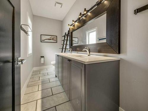 4721 7 Street, Coalhurst, AB - Indoor Photo Showing Bathroom