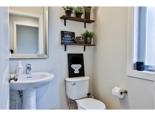 478 Devonia Way West, Lethbridge, AB - Indoor Photo Showing Bathroom