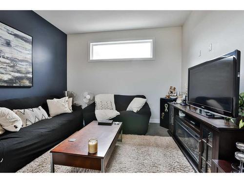 478 Devonia Way West, Lethbridge, AB - Indoor Photo Showing Living Room