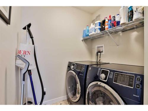 478 Devonia Way West, Lethbridge, AB - Indoor Photo Showing Laundry Room