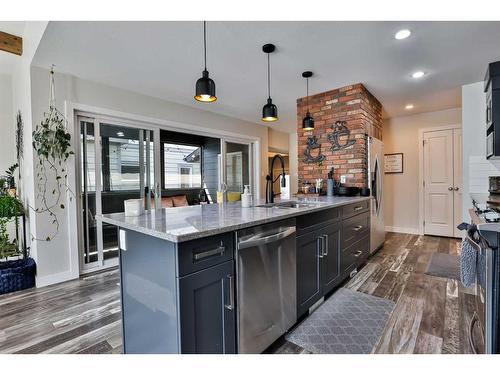 478 Devonia Way West, Lethbridge, AB - Indoor Photo Showing Kitchen With Upgraded Kitchen