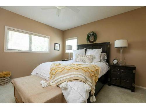 41 Fairmont Terrace South, Lethbridge, AB - Indoor Photo Showing Bedroom