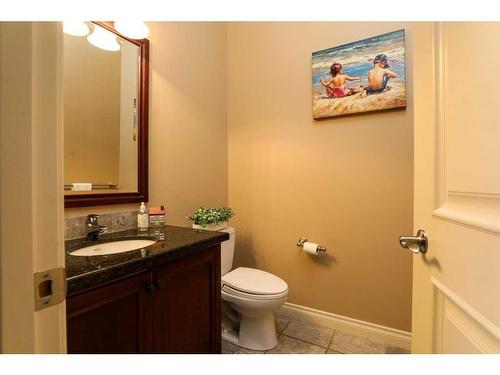 41 Fairmont Terrace South, Lethbridge, AB - Indoor Photo Showing Bathroom