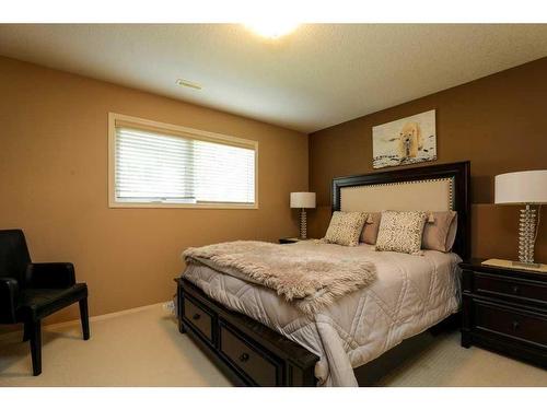 41 Fairmont Terrace South, Lethbridge, AB - Indoor Photo Showing Bedroom