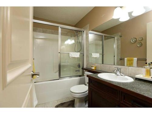 41 Fairmont Terrace South, Lethbridge, AB - Indoor Photo Showing Bathroom