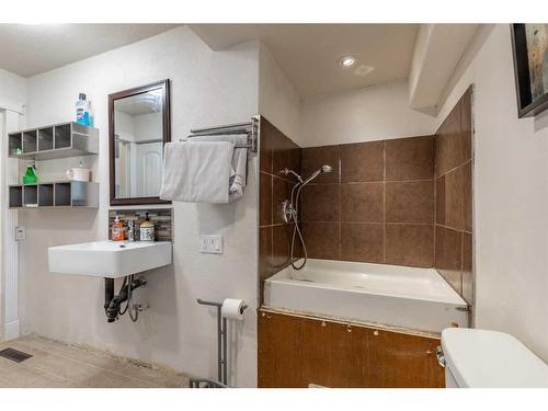 1134 Beverley Mclachlin Drive, Pincher Creek, AB - Indoor Photo Showing Bathroom