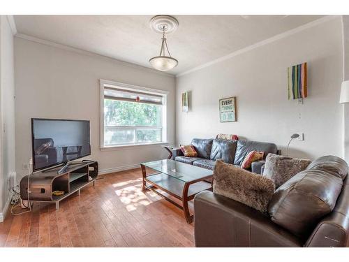 1134 Beverley Mclachlin Drive, Pincher Creek, AB - Indoor Photo Showing Living Room