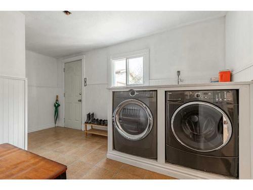 1134 Beverley Mclachlin Drive, Pincher Creek, AB - Indoor Photo Showing Laundry Room