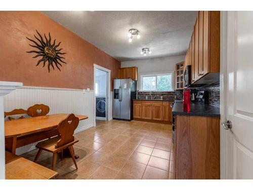 1134 Beverley Mclachlin Drive, Pincher Creek, AB - Indoor Photo Showing Kitchen