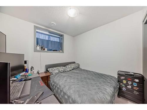 441 Devonia Way West, Lethbridge, AB - Indoor Photo Showing Bedroom