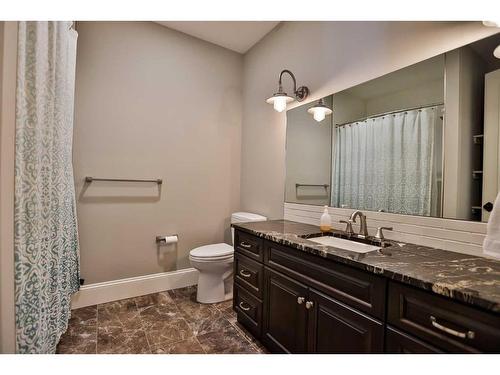 224010 Twp Rd 9-2, Rural Lethbridge County, AB - Indoor Photo Showing Bathroom