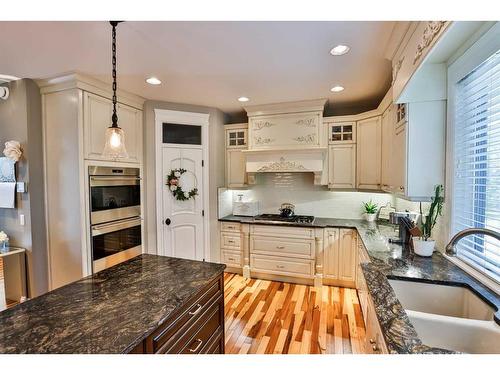 224010 Twp Rd 9-2, Rural Lethbridge County, AB - Indoor Photo Showing Kitchen With Upgraded Kitchen