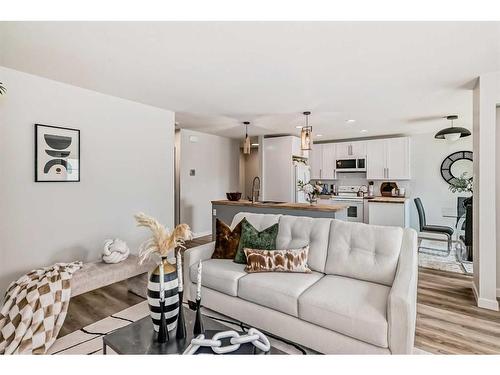 1911 20 Street North, Lethbridge, AB - Indoor Photo Showing Living Room