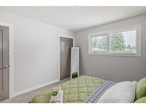 1911 20 Street North, Lethbridge, AB - Indoor Photo Showing Bedroom