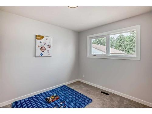 1911 20 Street North, Lethbridge, AB - Indoor Photo Showing Other Room