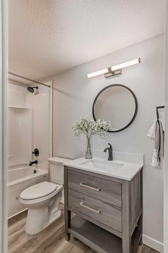 1911 20 Street North, Lethbridge, AB - Indoor Photo Showing Bathroom