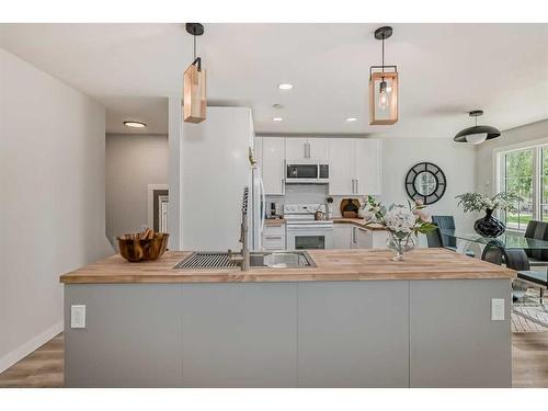 1911 20 Street North, Lethbridge, AB - Indoor Photo Showing Kitchen With Double Sink With Upgraded Kitchen