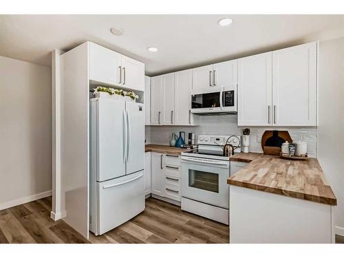 1911 20 Street North, Lethbridge, AB - Indoor Photo Showing Kitchen