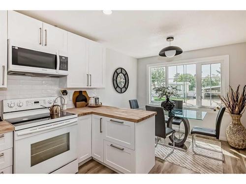 1911 20 Street North, Lethbridge, AB - Indoor Photo Showing Kitchen