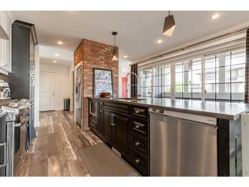 124 Cabot Landing West, Lethbridge, AB - Indoor Photo Showing Kitchen With Upgraded Kitchen