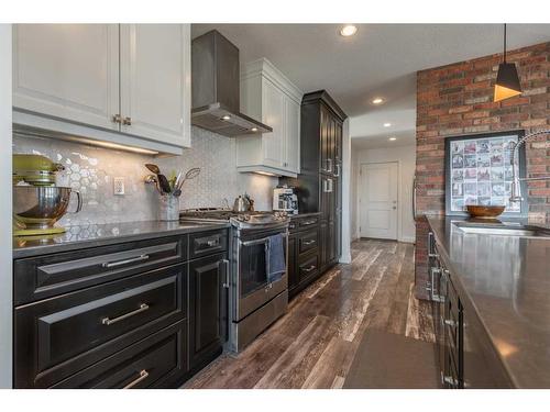 124 Cabot Landing West, Lethbridge, AB - Indoor Photo Showing Kitchen With Upgraded Kitchen