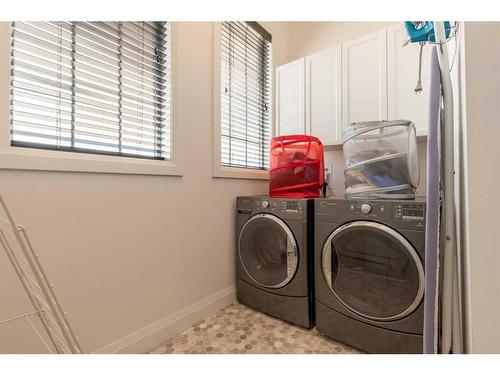 124 Cabot Landing West, Lethbridge, AB - Indoor Photo Showing Laundry Room