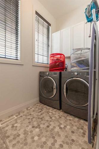 124 Cabot Landing West, Lethbridge, AB - Indoor Photo Showing Laundry Room