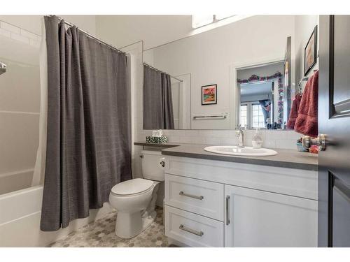 124 Cabot Landing West, Lethbridge, AB - Indoor Photo Showing Bathroom