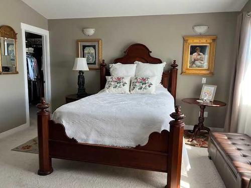 170 Crocus Terrace West, Lethbridge, AB - Indoor Photo Showing Bedroom