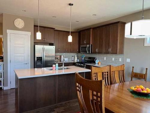 170 Crocus Terrace West, Lethbridge, AB - Indoor Photo Showing Kitchen