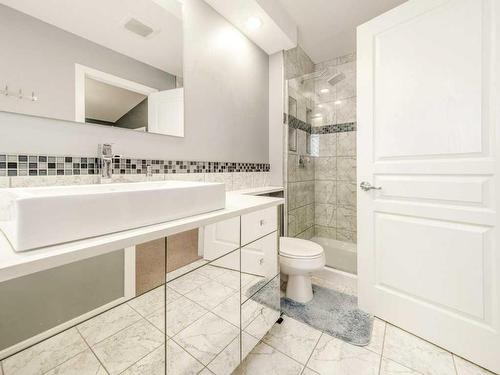 1628 Coalbanks Boulevard West, Lethbridge, AB - Indoor Photo Showing Bathroom