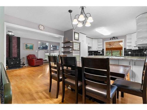 102-4042 Highway 587, Rural Red Deer County, AB - Indoor Photo Showing Dining Room