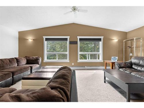 102-4042 Highway 587, Rural Red Deer County, AB - Indoor Photo Showing Living Room