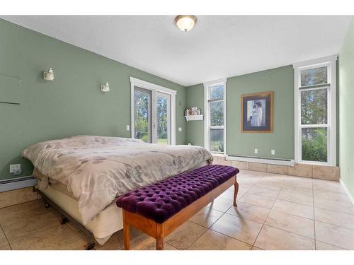 102-4042 Highway 587, Rural Red Deer County, AB - Indoor Photo Showing Bedroom