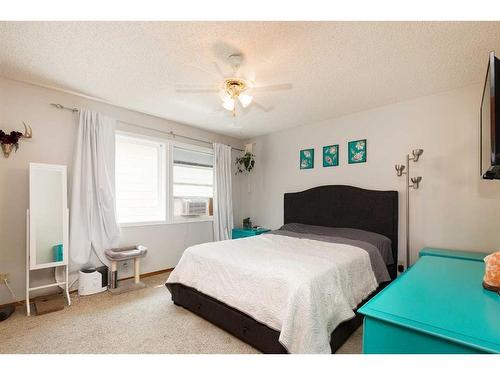 165 Lakhota Crescent West, Lethbridge, AB - Indoor Photo Showing Bedroom