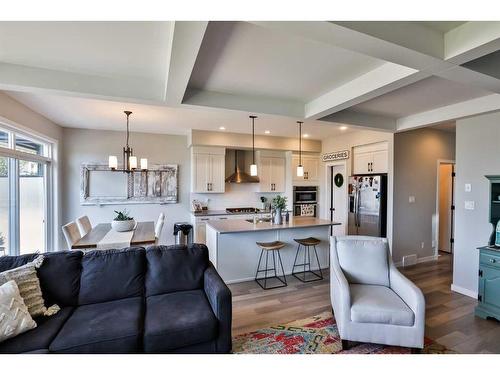 489 Devonia Way West, Lethbridge, AB - Indoor Photo Showing Living Room