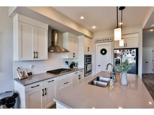 489 Devonia Way West, Lethbridge, AB - Indoor Photo Showing Kitchen With Double Sink With Upgraded Kitchen