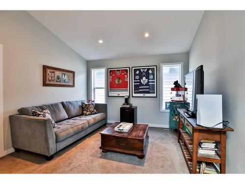 489 Devonia Way West, Lethbridge, AB - Indoor Photo Showing Living Room