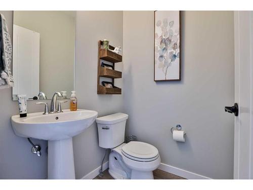 489 Devonia Way West, Lethbridge, AB - Indoor Photo Showing Bathroom