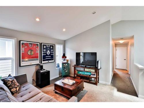 489 Devonia Way West, Lethbridge, AB - Indoor Photo Showing Living Room