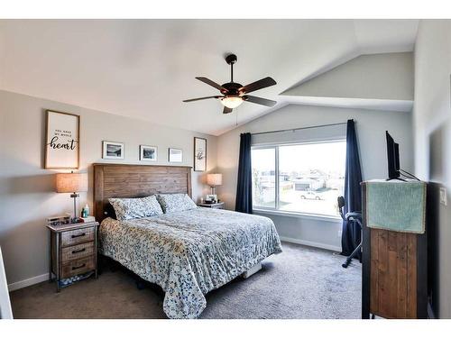 489 Devonia Way West, Lethbridge, AB - Indoor Photo Showing Bedroom