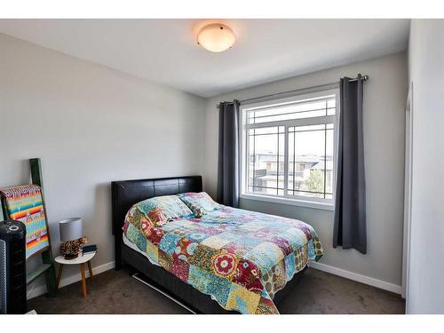 489 Devonia Way West, Lethbridge, AB - Indoor Photo Showing Bedroom