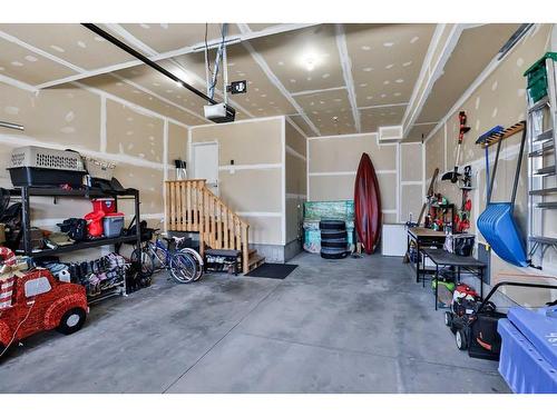 489 Devonia Way West, Lethbridge, AB - Indoor Photo Showing Garage