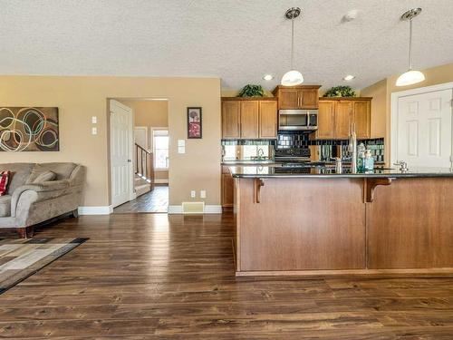 533 Sunridge Crescent West, Lethbridge, AB - Indoor Photo Showing Kitchen