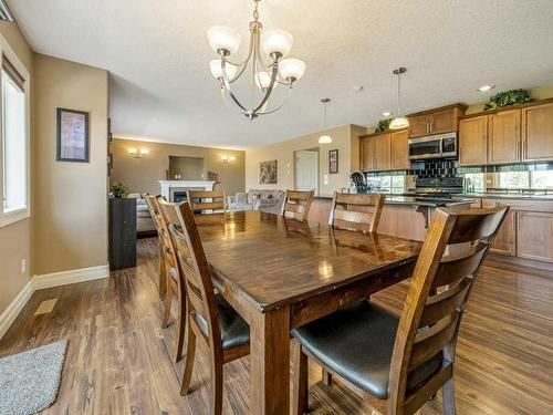 533 Sunridge Crescent West, Lethbridge, AB - Indoor Photo Showing Dining Room