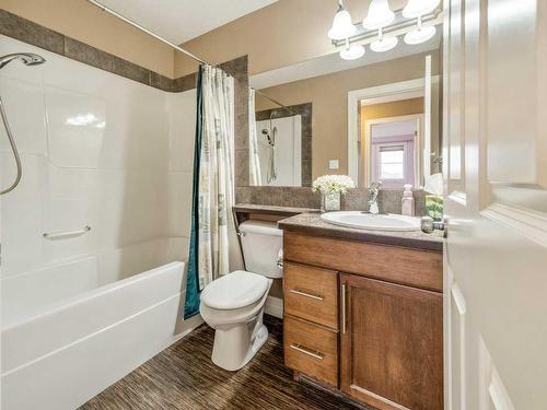 533 Sunridge Crescent West, Lethbridge, AB - Indoor Photo Showing Bathroom